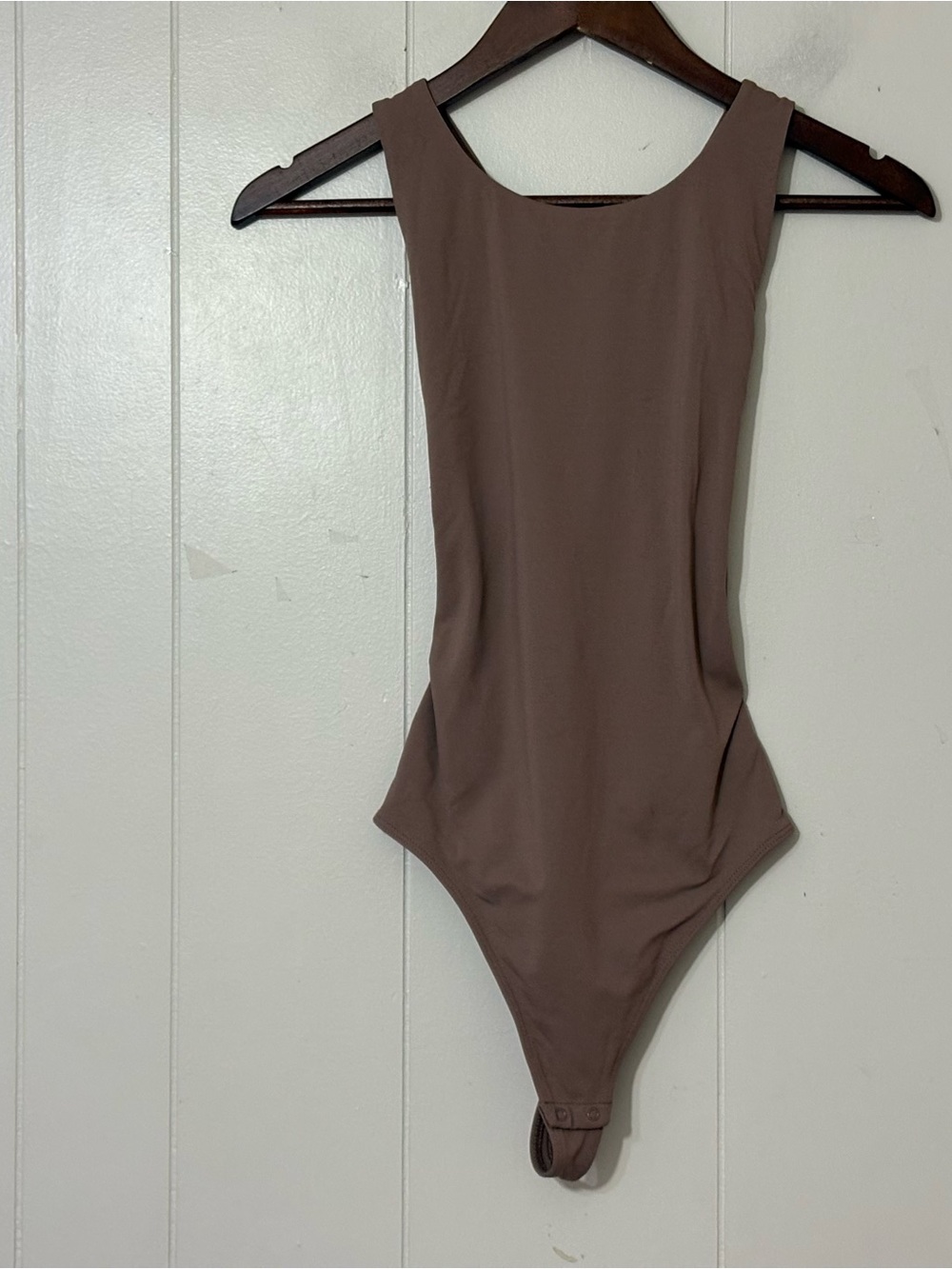 Aritzia Babaton Contour Deep Taupe Cross Back Thong Bodysuit Size Small